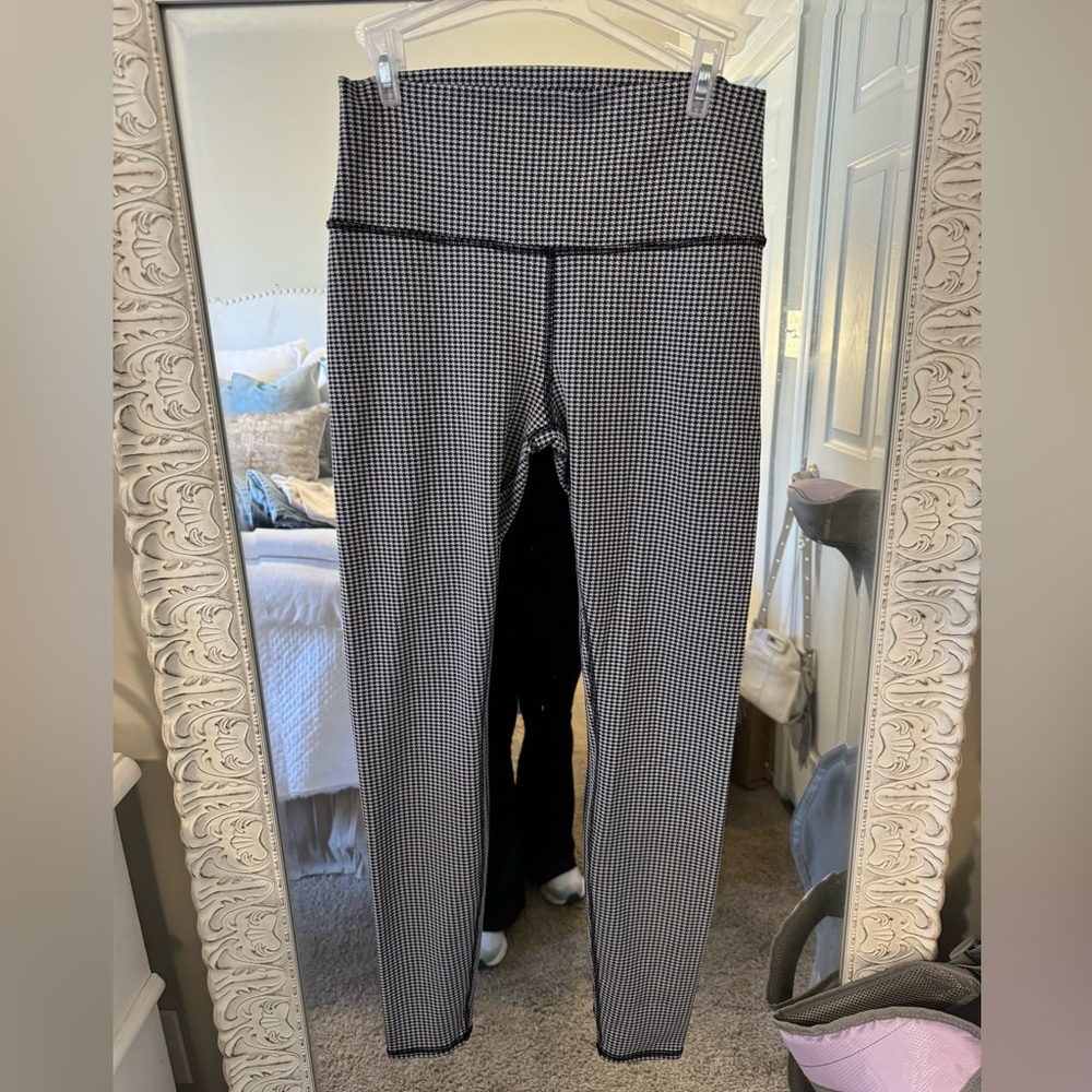 ALO Yoga Micro Houndstooth Leggings (M)